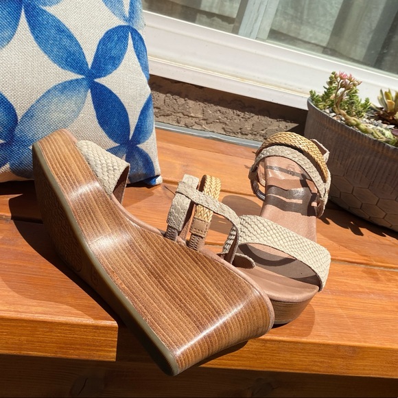 UGG Wedge Sandals - Picture 4 of 6